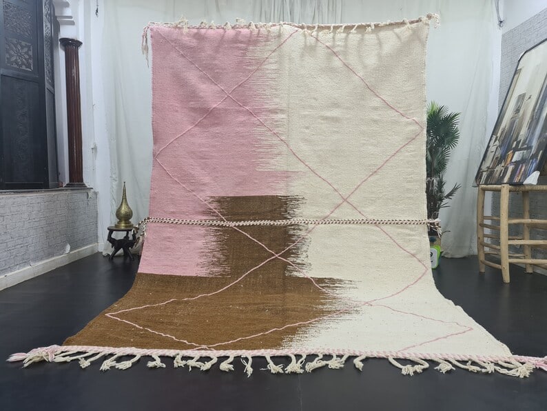 Authentic Handwoven Moroccan Rug 10 x 6.56 Feet: Authentic Handwoven Moroccan Rug 10 x 6.56 Feet Discover this fabulous authentic rug, handwoven in the Atlas Mountains by skilled local Berber women using traditional tools and natural local wool. Thi
