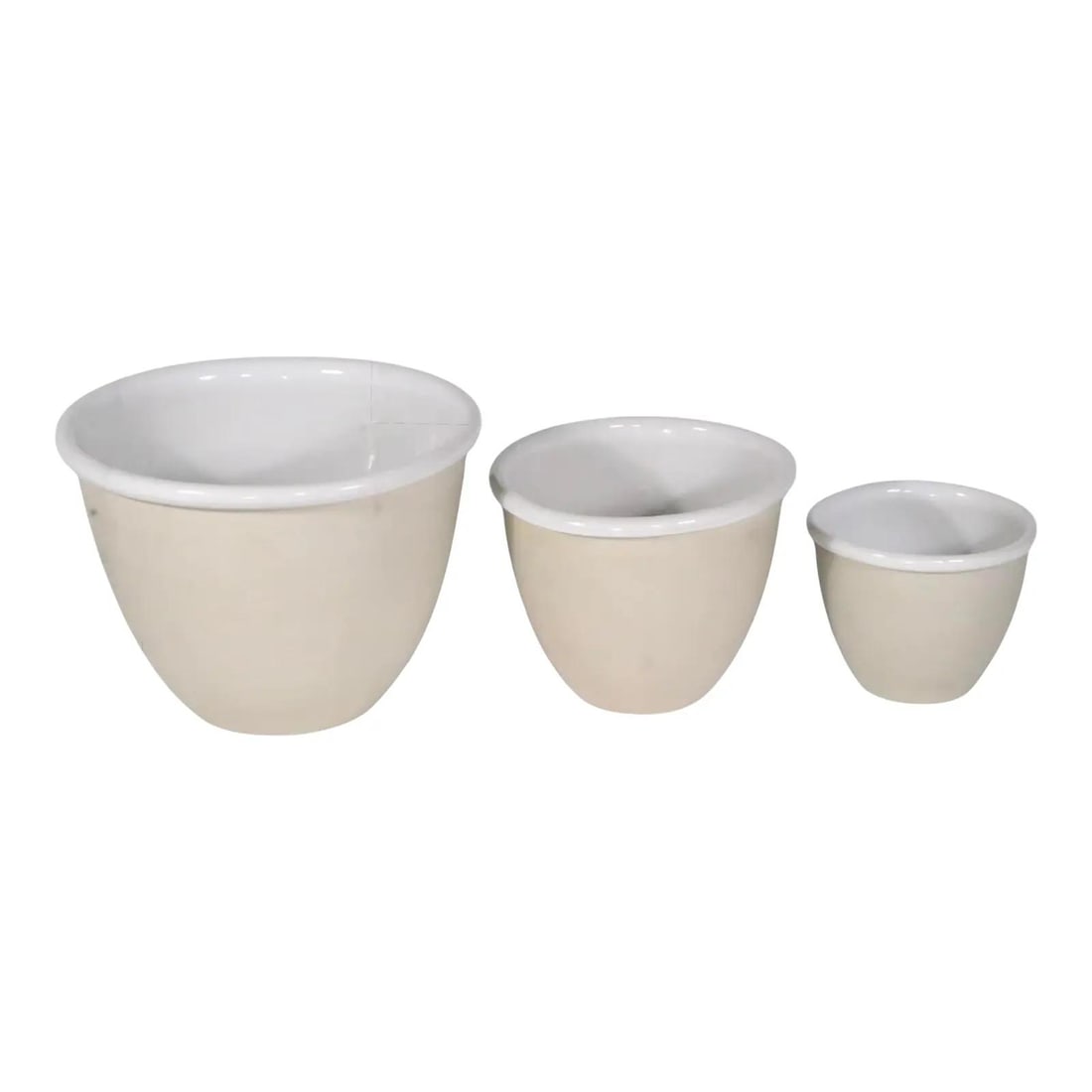 Set of Three Sand Glazed Pottery Nesting Mixing Bowls Attributed to David Gil: Set of Three Sand Glazed Pottery Nesting Mixing Bowls Attributed to David Gil This set includes three nesting mixing bowls crafted by Bennington Potters in Vermont, with a design attributed to David G