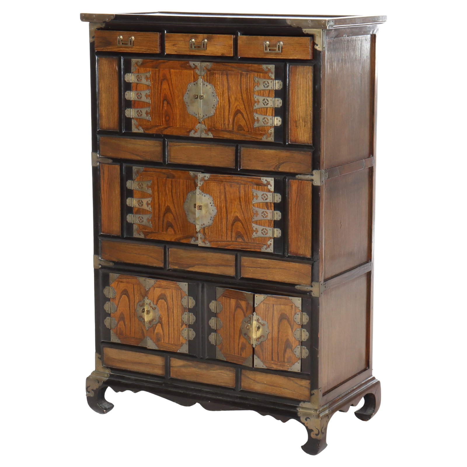 Early 20th Century Yew and Mahogany Chinese Credenza with Metal Hardware: Early 20th Century Yew and Mahogany Chinese Credenza with Metal Hardware This antique Chinese credenza from Furniture Classics LTD, dating to circa 1920, is crafted from mahogany and yew wood. It feat