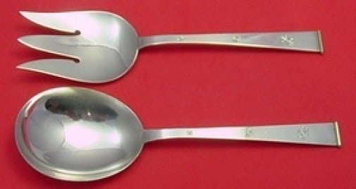 Gorham Golden Snowflake Sterling Silver Salad Serving Set 9": Gorham Golden Snowflake Sterling Silver Salad Serving Set 9" Enhance your dining experience with this elegant Golden Snowflake Salad Serving Set by Gorham. Crafted entirely from sterling silver, this 