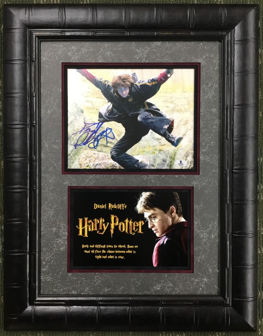 Daniel Radcliffe Signed Harry Potter 8x10 Photo Custom Frame Beckett Authenticated: Daniel Radcliffe Signed Harry Potter 8x10 Photo Custom Frame Beckett Authenticated This stunning custom framed photograph features the signature of Daniel Radcliffe, renowned for his role in the Harry
