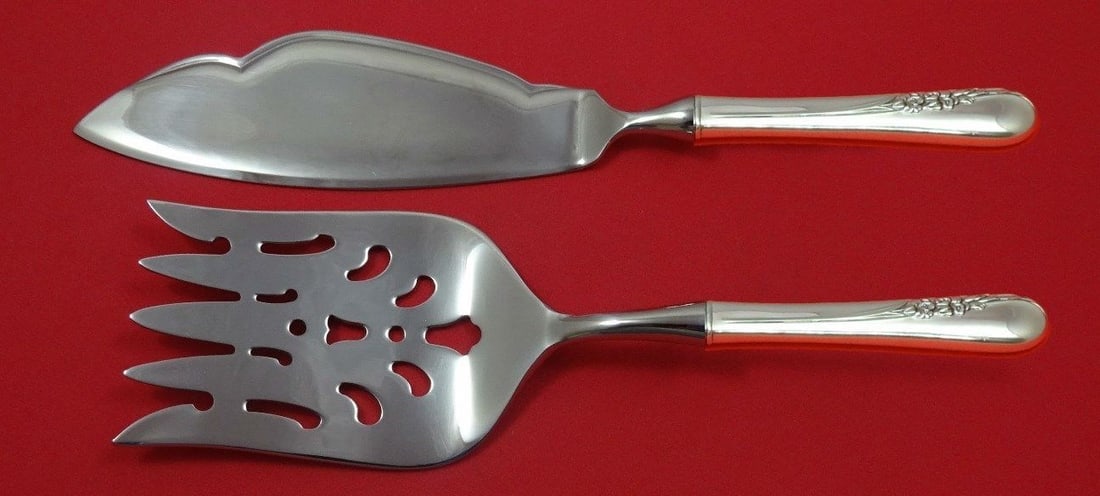 International Sterling Silver Blossom Time Fish Serving Set 2 Piece: International Sterling Silver Blossom Time Fish Serving Set 2 Piece Enhance your dining experience with the Blossom Time Fish Serving Set by International Sterling. This exquisite set features a hollo