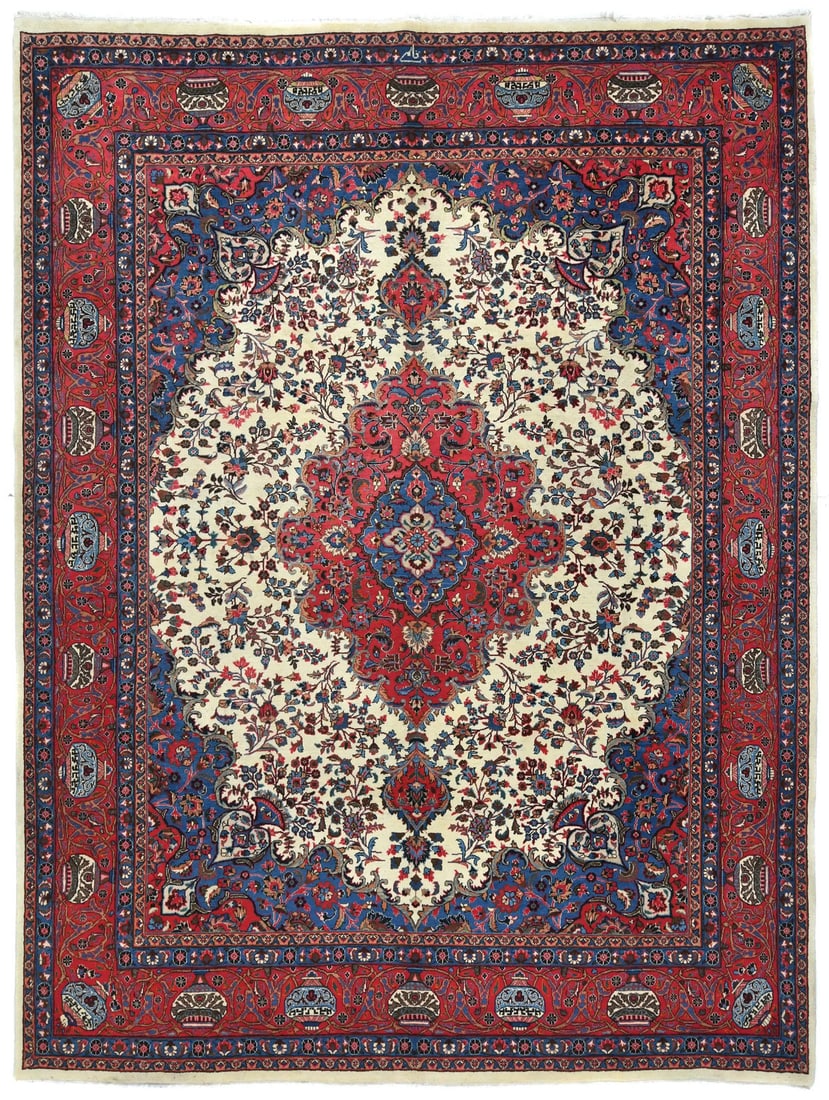 Vintage Hand-Knotted Floral Wool Rug 10 x 13 ft Classic Design: Vintage Hand-Knotted Floral Wool Rug 10 x 13 ft Classic Design This stunning vintage hand-knotted oriental rug features a captivating floral pattern, measuring 9'10" x 12'10". Crafted from high-qualit