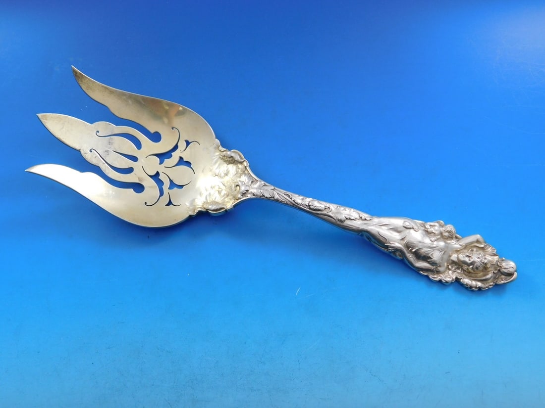 Reed and Barton Love Disarmed Sterling Silver Salad Fork 11 inch: Reed and Barton Love Disarmed Sterling Silver Salad Fork 11 inch Presenting a stunning salad serving fork from the prestigious Reed & Barton, featuring the elegant 'Love Disarmed' pattern. Crafted fro