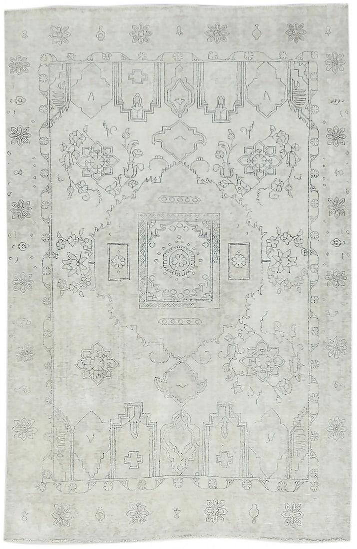 Vintage Hand-Knotted Wool Area Rug 6'0 X 9'2 Floral Pattern Western Asia: Vintage Hand-Knotted Wool Area Rug 6'0 X 9'2 Floral Pattern Western Asia This handmade antique Oriental rug features a distressed farmhouse floral design in muted tones of beige and charcoal. Crafted 