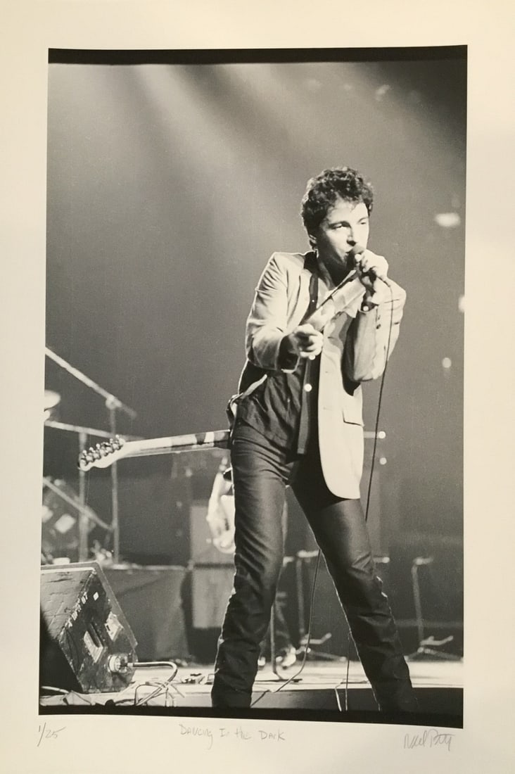 Limited Edition Neil Portnoy Giclee Bruce Springsteen Signed and Numbered Art Print: Limited Edition Neil Portnoy Giclee Bruce Springsteen Signed and Numbered Art Print This is a limited edition giclee by Neil Portnoy featuring Bruce Springsteen in "Dancing In The Dark." The artwork i