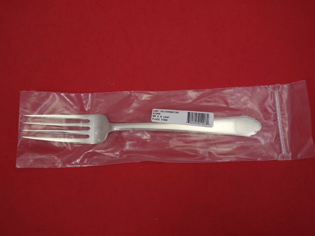 Lunt William and Mary Sterling Silver Fork 7.5 Inches New: Lunt William and Mary Sterling Silver Fork 7.5 Inches New This exquisite fork is part of the William and Mary pattern by Lunt, crafted from high-quality sterling silver. Measuring 7 1/2 inches, it sho