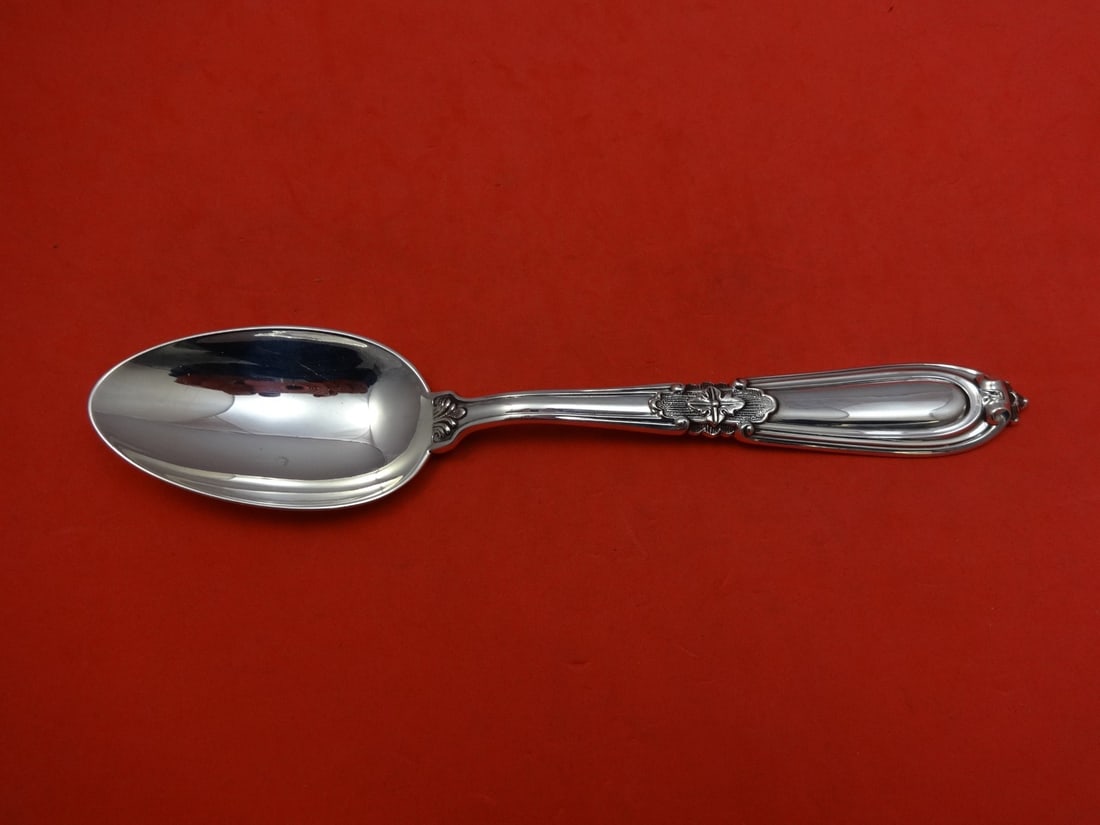 Buccellati Esteval Sterling Silver Dinner Spoon 8.5 Inch: Buccellati Esteval Sterling Silver Dinner Spoon 8.5 Inch This exquisite dinner spoon from Buccellati features the elegant Esteval pattern, crafted from high-quality sterling silver. Measuring 8 1/2 in