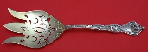 Reed & Barton Intaglio Sterling Silver Salad Serving Fork Gold Washed 9 3/4": Reed & Barton Intaglio Sterling Silver Salad Serving Fork Gold Washed 9 3/4" This exquisite salad serving fork from Reed & Barton features the elegant Intaglio pattern, making it a perfect addition to