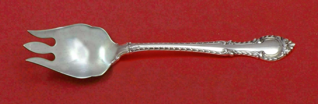Gorham English Gadroon Sterling Silver Custom Spork 5 3/4": Gorham English Gadroon Sterling Silver Custom Spork 5 3/4" This exquisite spork, crafted in the English Gadroon pattern by Gorham, seamlessly combines the functionality of a spoon and fork, making it 