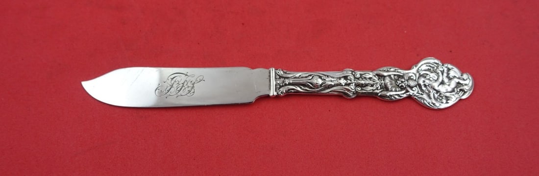 Gorham Versailles Sterling Silver Fruit Knife Monogrammed 6 3/4": Gorham Versailles Sterling Silver Fruit Knife Monogrammed 6 3/4" This exquisite fruit knife from the Versailles pattern by Gorham is crafted from high-quality sterling silver. Measuring 6 3/4 inches i