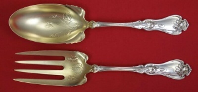 Whiting Violet Sterling Silver Salad Serving Set 2pc with Gold Wash: Whiting Violet Sterling Silver Salad Serving Set 2pc with Gold Wash Elevate your dining experience with this exquisite 2-piece salad serving set in the "Violet" pattern by Whiting. Crafted from sterli