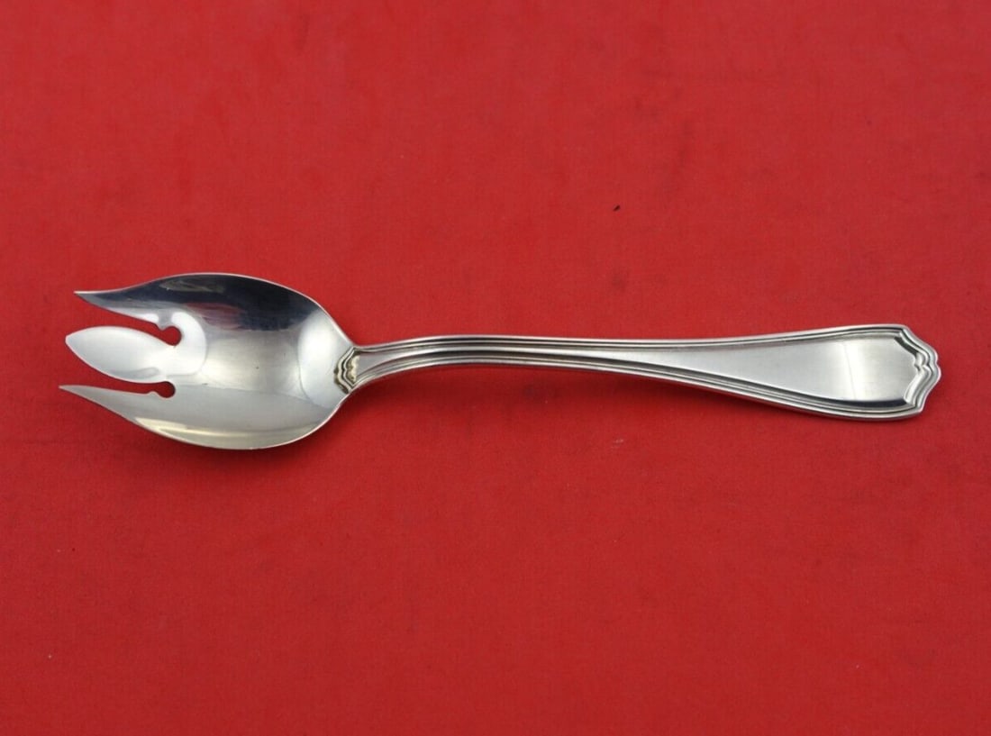 Reed and Barton Hepplewhite Sterling Silver Ice Cream Fork 5.5 inches: Reed and Barton Hepplewhite Sterling Silver Ice Cream Fork 5.5 inches Add a touch of elegance to your table settings with this Hepplewhite pattern ice cream fork by Reed and Barton. Crafted from high-