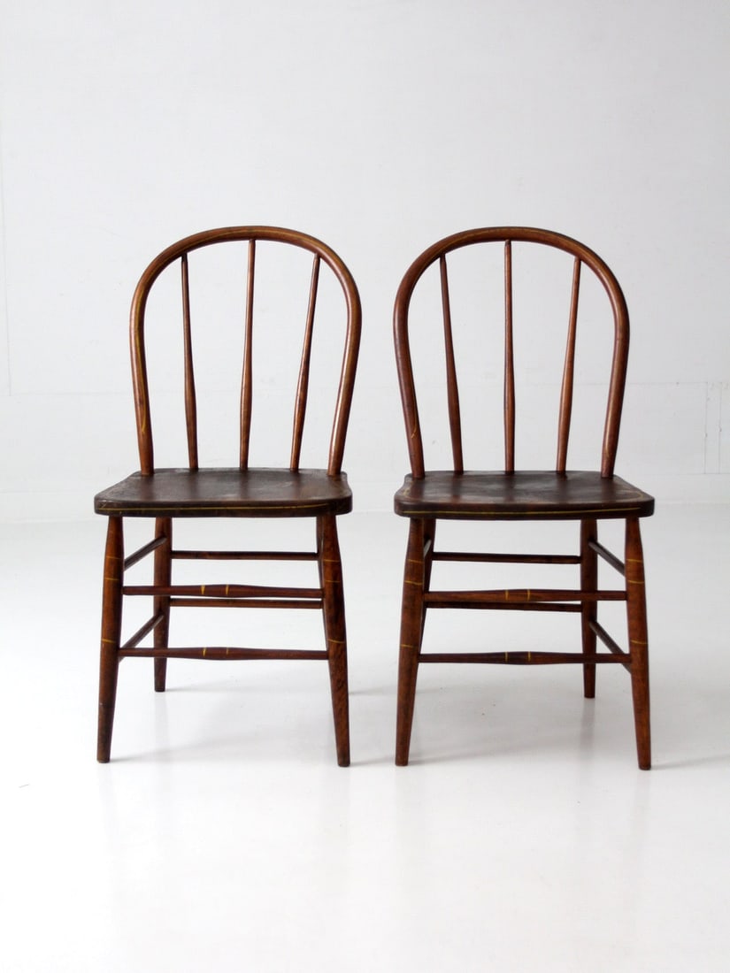 Square Brand Windsor Pair Bow Back Dining Chairs: Square Brand Windsor Pair Bow Back Dining Chairs This pair of vintage Square Brand Windsor dining chairs features elegant bow back silhouettes, sculpted wood seats, and hand-painted pinstriped decorat