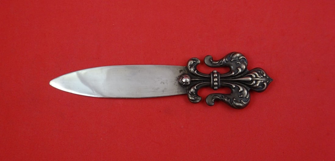Sterling Silver Letter Opener with Fleur de Lis by Shiebler 5 5/8 Inch: Sterling Silver Letter Opener with Fleur de Lis by Shiebler 5 5/8 Inch This is a sterling silver letter opener by Shiebler, featuring a fleur de lis design. The piece measures 5 5/8 inches in length a