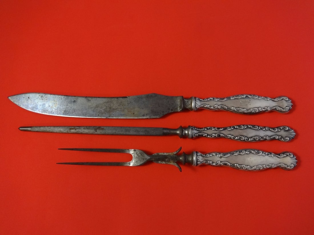 Whiting Louis XV Sterling Silver 3pc Roast Carving Set: Whiting Louis XV Sterling Silver 3pc Roast Carving Set Enhance your dining experience with this exquisite 3-piece Roast Carving Set, featuring the elegant Louis XV pattern by Whiting. Crafted from fin