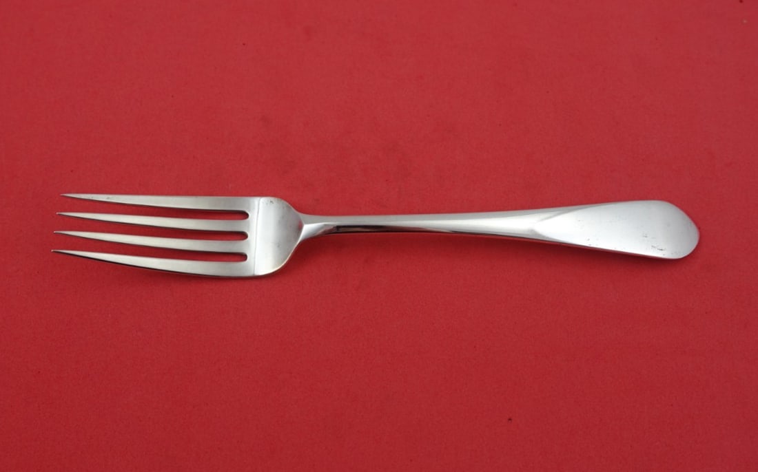 Lunt Jefferson Sterling Silver Vintage Fork 7 1/4 Inches: Lunt Jefferson Sterling Silver Vintage Fork 7 1/4 Inches This vintage fork is part of the Jefferson pattern by Lunt, crafted from high-quality sterling silver. Measuring 7 1/4 inches, this regular for