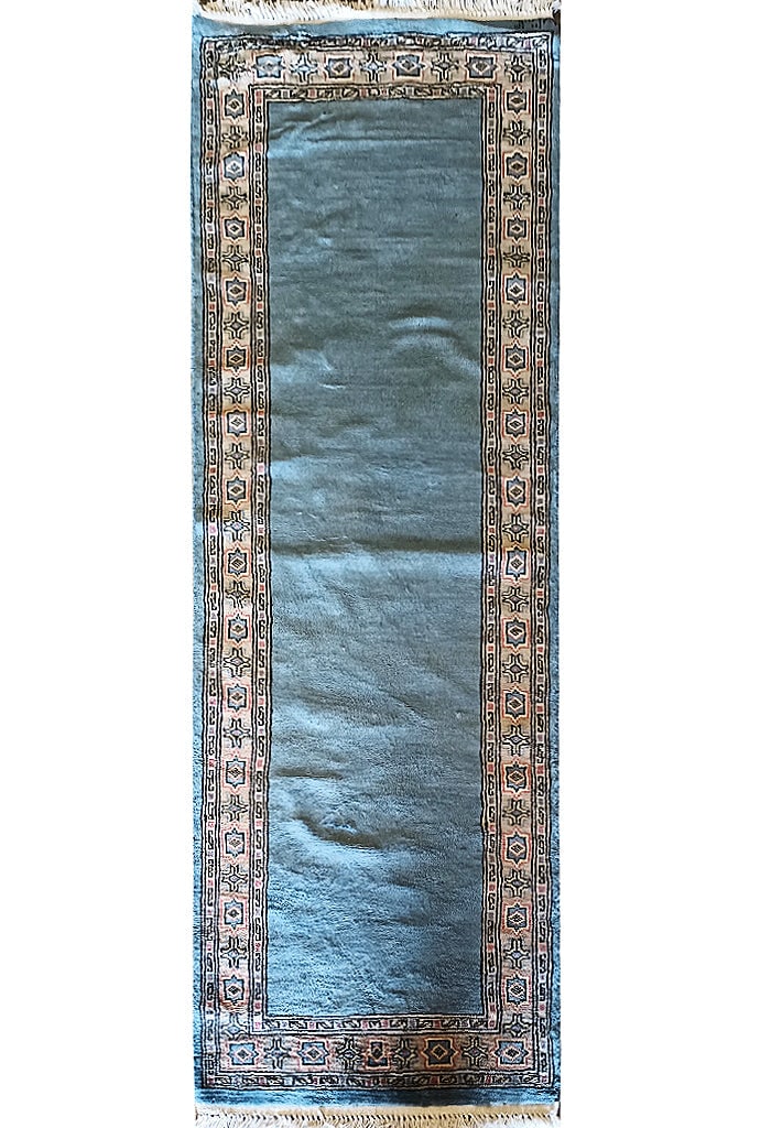 Handmade 2' x 6' Wool Runner Rug Slate Blue Transitional Design: Handmade 2' x 6' Wool Runner Rug Slate Blue Transitional Design Free continental US Shipping Introducing a sophisticated 2' x 6' Runner Wool Rug, an epitome of modern elegance with a transitional twis