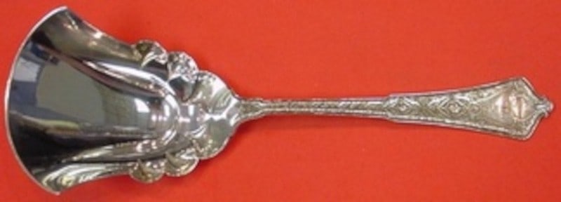 Tiffany Co Persian Sterling Silver Cracker Scoop 9 5/8 in: Tiffany Co Persian Sterling Silver Cracker Scoop 9 5/8 in Sterling silver cracker scoop in the Persian pattern by Tiffany & Co. This serving piece measures 9 5/8 inches and is not monogrammed. It is d