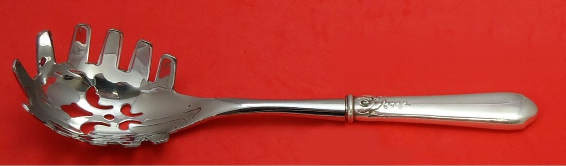 Lunt Nellie Custis Sterling Silver 11 Inch Pasta Server: Lunt Nellie Custis Sterling Silver 11 Inch Pasta Server This exquisite pasta server is crafted from high-quality sterling silver in the elegant Nellie Custis pattern by Lunt. Featuring a custom-made h