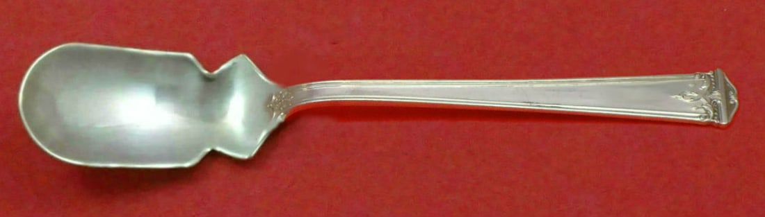 Trianon Pattern Sterling Silver Horseradish Scoop by International 5 3/4 Custom Made: Trianon Pattern Sterling Silver Horseradish Scoop by International 5 3/4 Custom Made This exquisite horseradish scoop is crafted from high-quality sterling silver and features the elegant Trianon patt