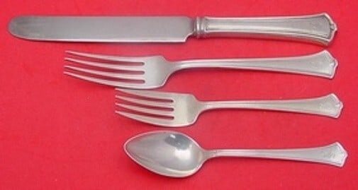 Wallace America Sterling Silver 4-Piece Dinner Place Setting: Wallace America Sterling Silver 4-Piece Dinner Place Setting Enhance your dining experience with this exquisite 4-piece dinner place setting from the America pattern by Wallace. Crafted from high-qual