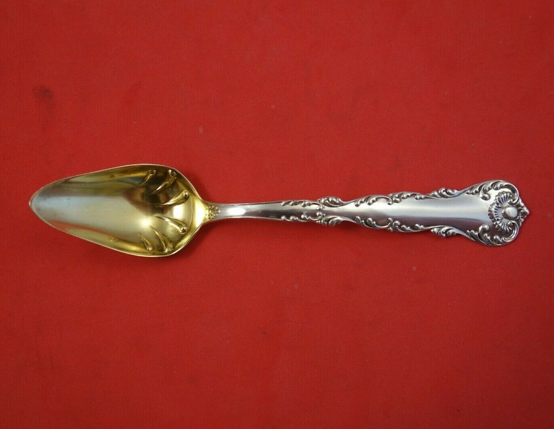 Frank Whiting Kings Court Sterling Silver Grapefruit Spoon Gold Washed 5 1/4: Frank Whiting Kings Court Sterling Silver Grapefruit Spoon Gold Washed 5 1/4 Sterling silver original grapefruit spoon in the Kings Court pattern by Frank Whiting. This pre-owned spoon is gold washed,