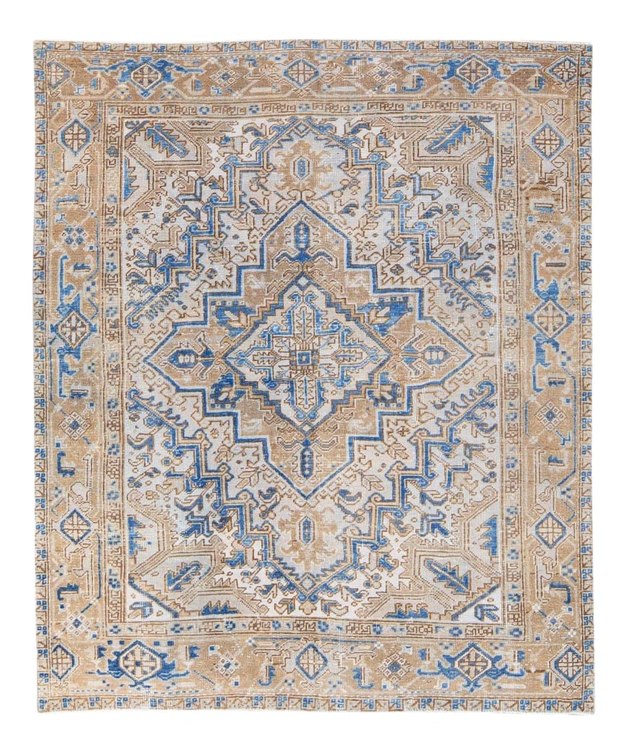 Antique Persian Heriz Handmade Wool Rug Beige Blue Medallion: Antique Persian Heriz Handmade Wool Rug Beige Blue Medallion This exquisite antique Persian Heriz rug showcases a beautifully hand-knotted wool construction, featuring a striking beige field complemen