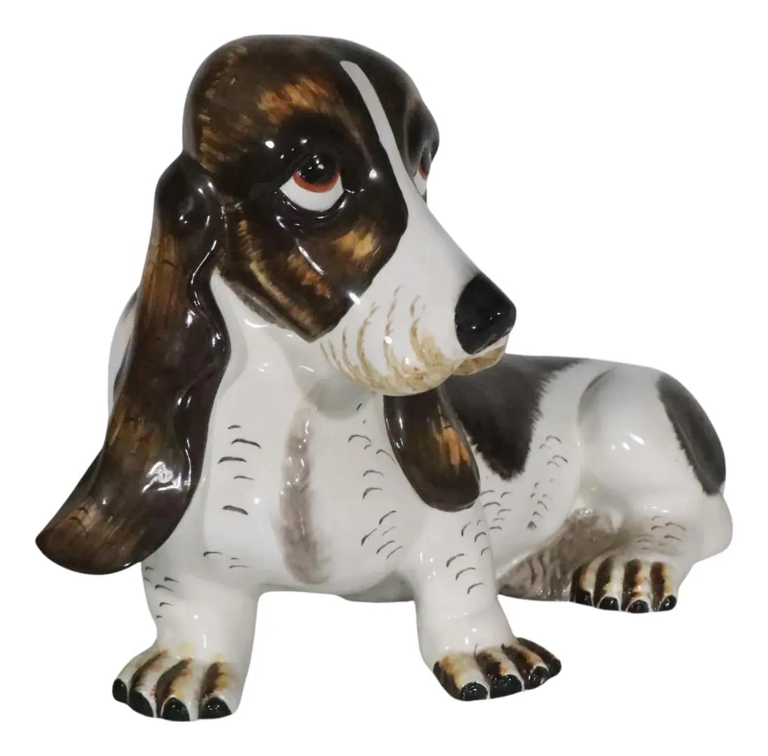 Vintage Glazed Majolica Basset Hound Figurine Italy 1960s 1970s: Vintage Glazed Majolica Basset Hound Figurine Italy 1960s 1970s This charming glazed majolica Basset Hound figurine, made in Italy circa 1970s, is a delightful addition to any collection. The piece sh