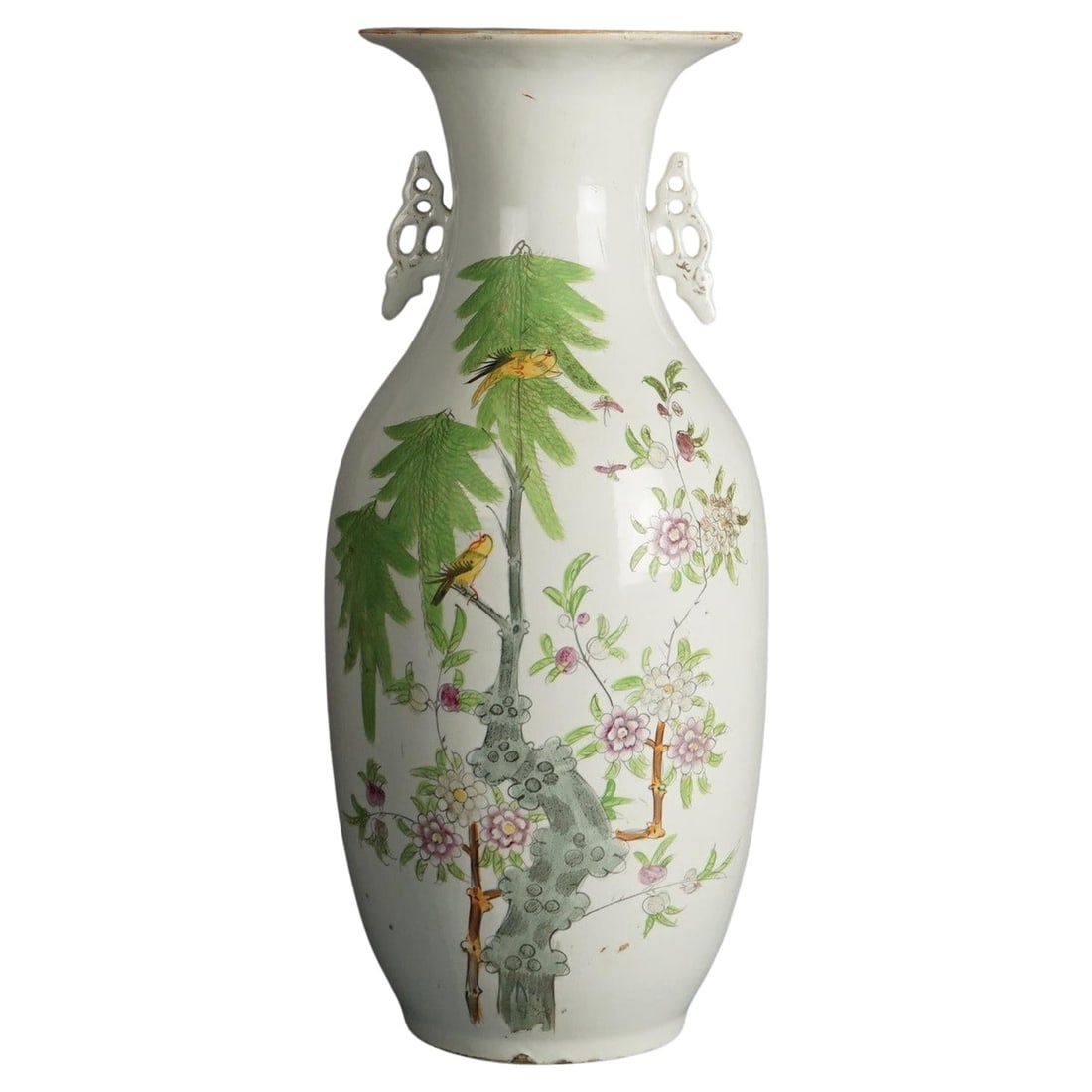 Antique Chinese Porcelain Floor Vase Garden Scene C1920 Double Handled: Antique Chinese Porcelain Floor Vase Garden Scene C1920 Double Handled This exquisite antique Chinese porcelain floor vase, dating back to circa 1920, showcases a stunning hand-decorated garden scene.