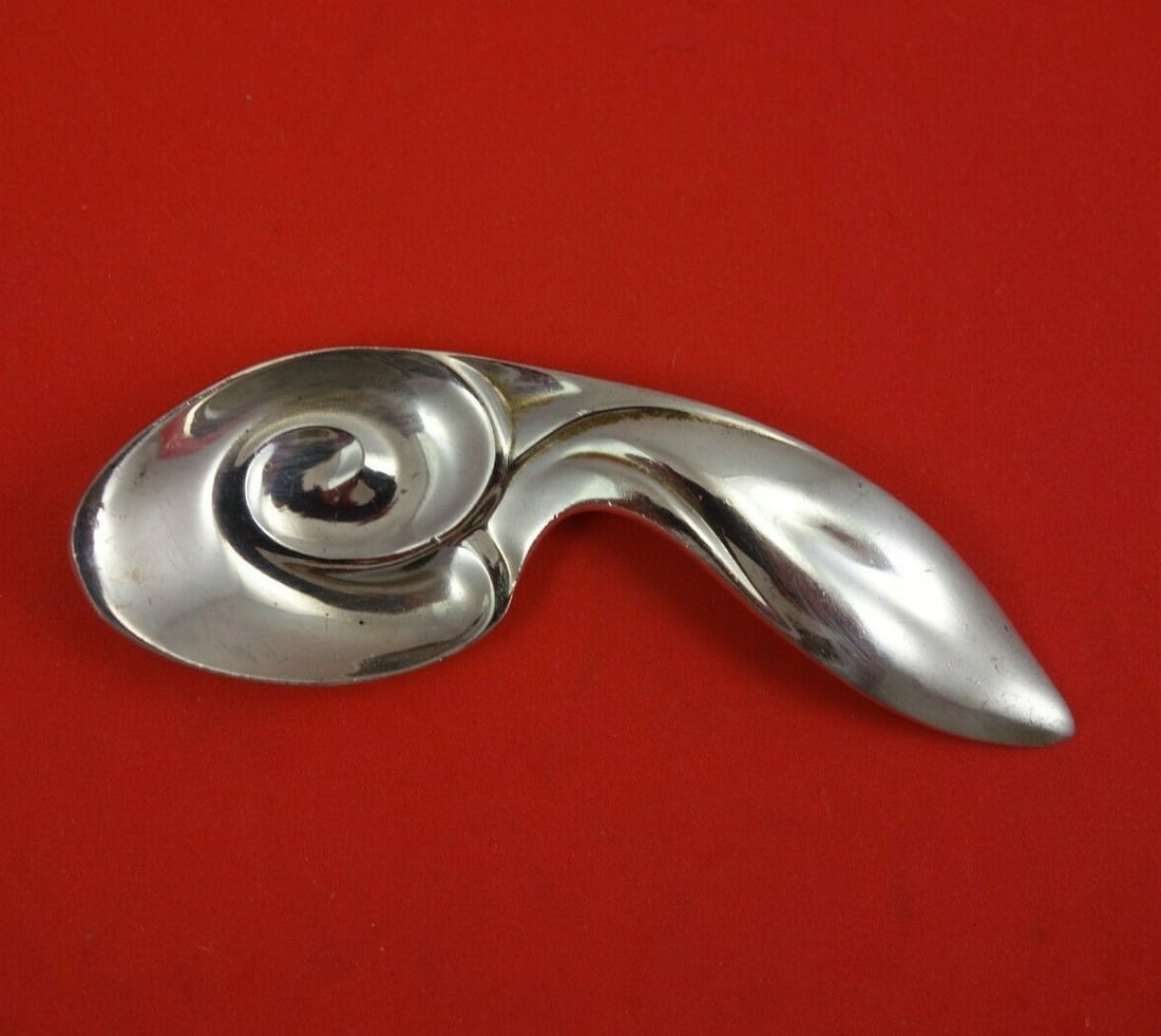 Tiffany & Co Sterling Silver Baby Spoon Rabbits Ear Handle 3.5in: Tiffany & Co Sterling Silver Baby Spoon Rabbits Ear Handle 3.5in This exquisite Tiffany & Co. sterling silver baby spoon features a charming rabbit ear handle and a beautifully designed swirl bowl, me