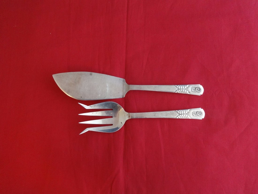 2 Piece Fish Serving Set in Vilanova Pattern Spanish Sterling .916 Silver: 2 Piece Fish Serving Set in Vilanova Pattern Spanish Sterling .916 Silver Vilanova by Spanish Sterling .916 Silver Fish Serving Set, 2-piece, measuring 11 1/4 inches. Made of .916 silver and produced 
