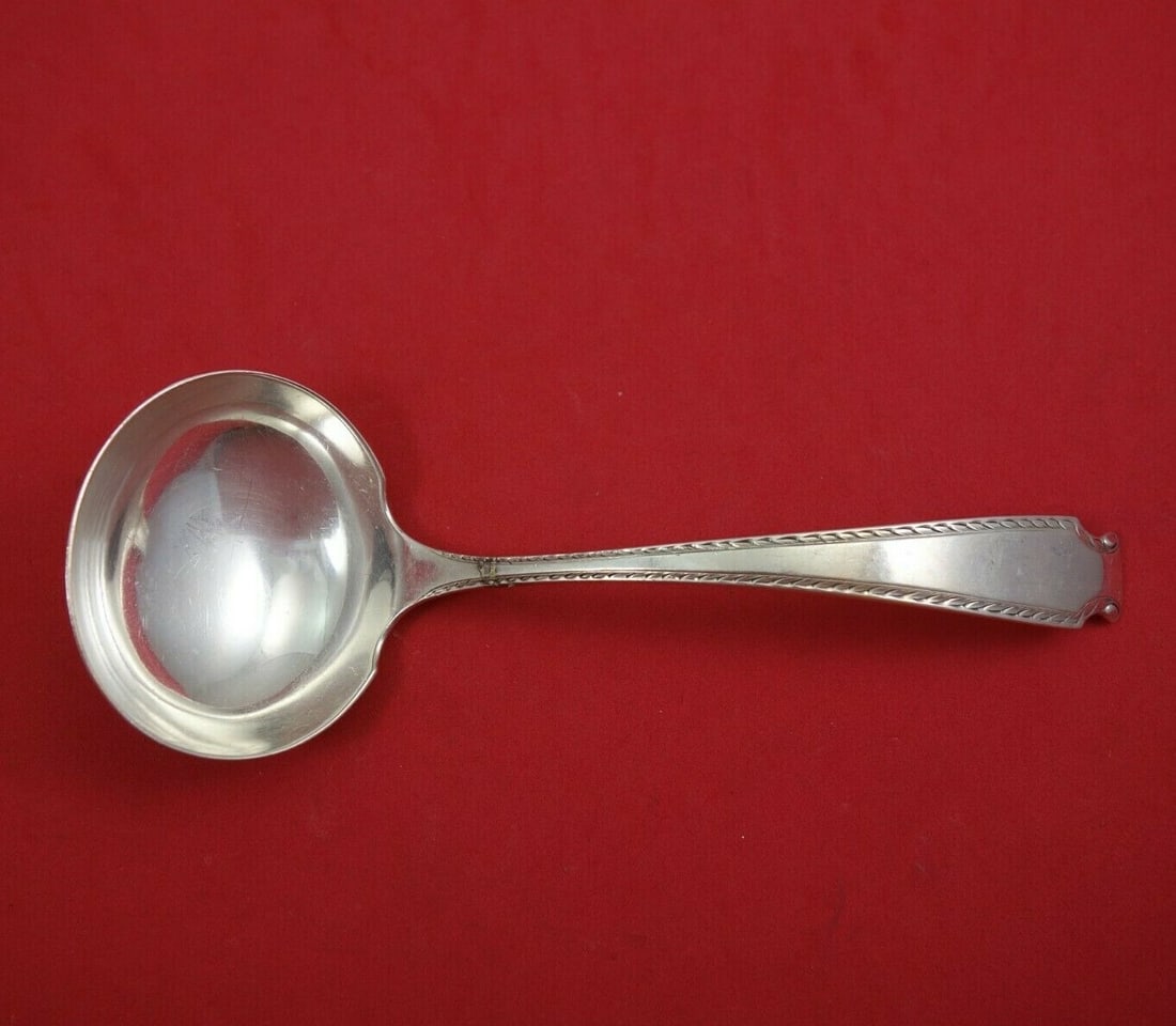Whiting Saint Martins A Engraved Sterling Silver Gravy Ladle 6.5 Inches: Whiting Saint Martins A Engraved Sterling Silver Gravy Ladle 6.5 Inches This exquisite gravy ladle, crafted from sterling silver, showcases the elegant Saint Martins A Engraved pattern by Whiting. Mea