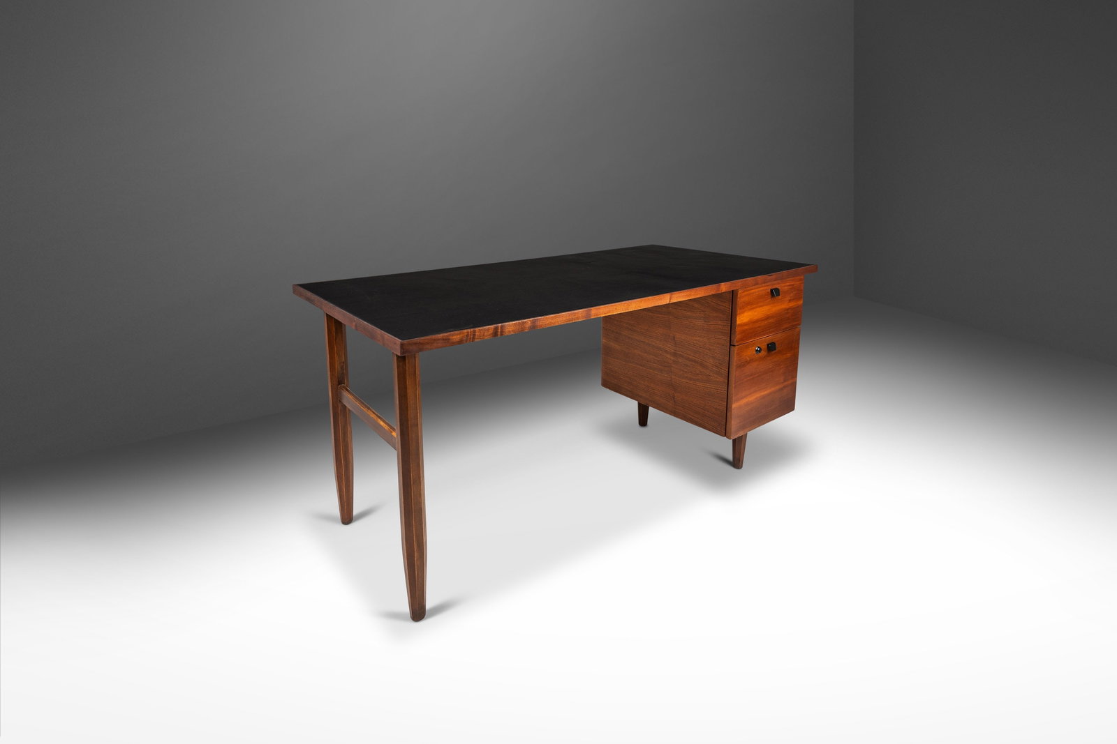 Restored 1960s Mid-Century Modern Walnut Writer's Desk with Leather Top: Restored 1960s Mid-Century Modern Walnut Writer's Desk with Leather Top Discover a stunning Mid-Century Modern writer's desk, expertly restored to highlight its unique features. Crafted in the 1960s, 