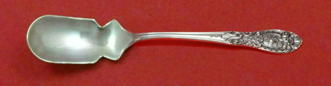 Easterling Southern Grandeur Sterling Silver Horseradish Scoop 5 3/4": Easterling Southern Grandeur Sterling Silver Horseradish Scoop 5 3/4" Presenting the exquisite Southern Grandeur Horseradish Scoop, crafted from high-quality sterling silver by Easterling. This custom