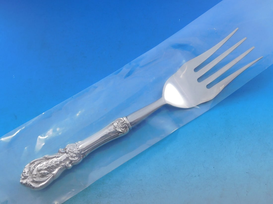 Reed & Barton Francis I Sterling Silver Buffet Serving Fork 8 7/8 Custom Hollow Handle: Reed & Barton Francis I Sterling Silver Buffet Serving Fork 8 7/8 Custom Hollow Handle This exquisite buffet serving fork is part of the Francis I pattern by Reed & Barton, crafted from sterling silve