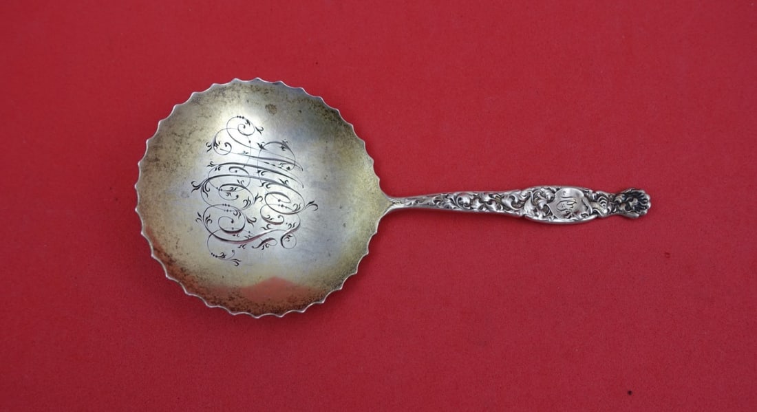 Sterling Silver Confection Spoon Heraldic Pattern Gold Wash Scalloped Bowl 5 Inch: Sterling Silver Confection Spoon Heraldic Pattern Gold Wash Scalloped Bowl 5 Inch This antique confection spoon is crafted in sterling silver with a gold-washed, scalloped solid bowl. The piece featur