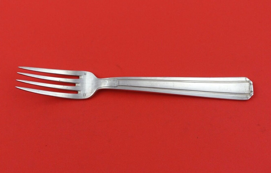 Elegant French Silverplate Dinner Fork by Society des Couverts DIXI 7 3/4 Inches: Elegant French Silverplate Dinner Fork by Society des Couverts DIXI 7 3/4 Inches This exquisite French silverplate dinner fork by Society des Couverts (DIXI) features a sleek design and is crafted fro