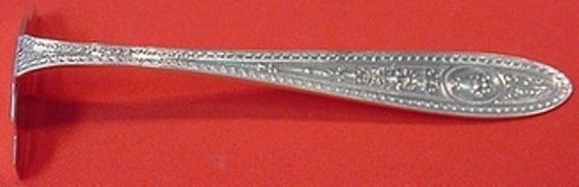 Wedgwood Pattern Sterling Silver Baby Food Pusher by International 4 Inch: Wedgwood Pattern Sterling Silver Baby Food Pusher by International 4 Inch This exquisite baby food pusher is crafted from high-quality sterling silver and features the elegant Wedgwood pattern by Inte