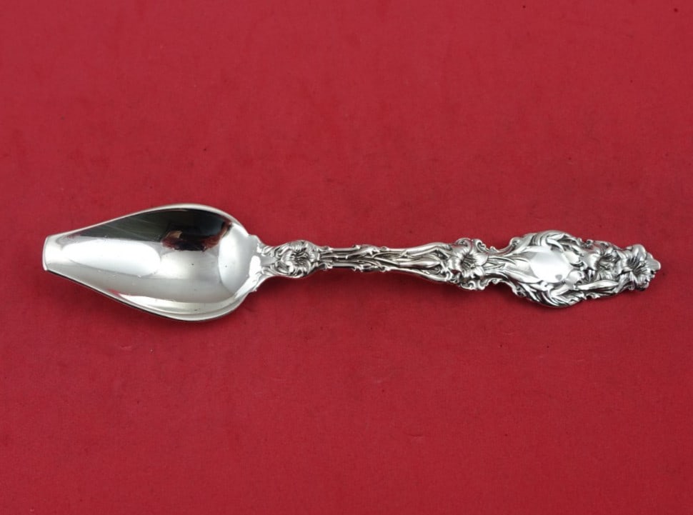 Whiting Lily Sterling Silver Melon Spoon Blunt Nose 5 3/4 inches: Whiting Lily Sterling Silver Melon Spoon Blunt Nose 5 3/4 inches This exquisite Lily by Whiting melon spoon features a blunt nose design and is crafted from high-quality sterling silver. Measuring 5 3