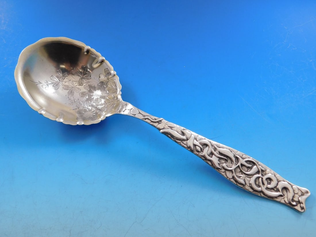 Whiting Good Luck Sterling Silver Berry Spoon 9 Light Gold Wash: Whiting Good Luck Sterling Silver Berry Spoon 9 Light Gold Wash This exquisite berry spoon, crafted by Whiting, features a light gold-washed bowl adorned with a floral design, showcasing the intricate