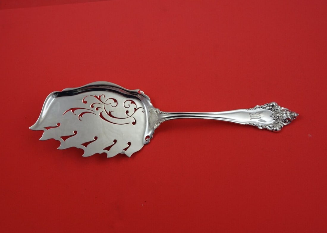 Reed and Barton La Splendide Sterling Silver Pierced Macaroni Server 10.5": Reed and Barton La Splendide Sterling Silver Pierced Macaroni Server 10.5" Presenting a stunning macaroni server from the renowned La Splendide pattern by Reed and Barton. This exquisite piece, crafte