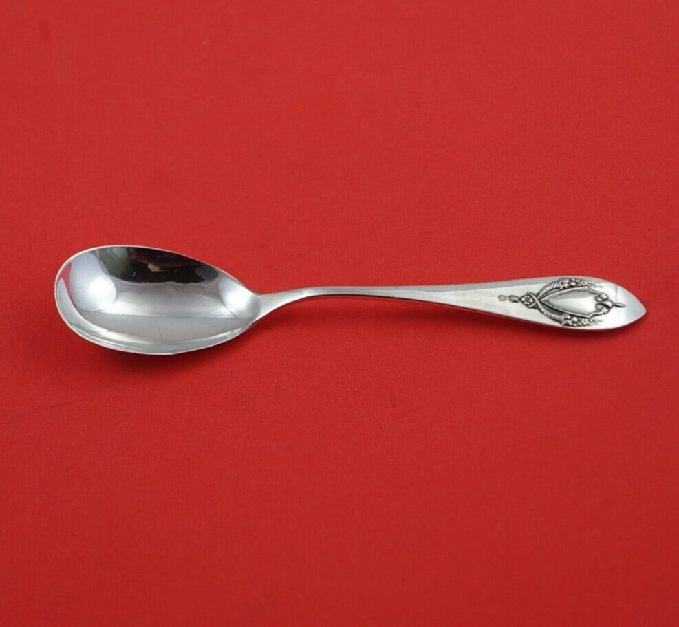 Lunt Mount Vernon Sterling Silver Egg Spoon 4.75 Inches: Lunt Mount Vernon Sterling Silver Egg Spoon 4.75 Inches This exquisite egg spoon is crafted from sterling silver and features the elegant Mount Vernon pattern by Lunt. Measuring 4 3/4 inches, this pie