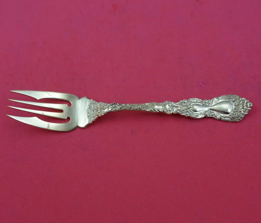 Gorham Imperial Chrysanthemum Vermeil Sterling Silver Fish Fork 6 5/8": Gorham Imperial Chrysanthemum Vermeil Sterling Silver Fish Fork 6 5/8" This exquisite fish fork features the elegant Imperial Chrysanthemum Vermeil pattern by Gorham, crafted from high-quality sterlin
