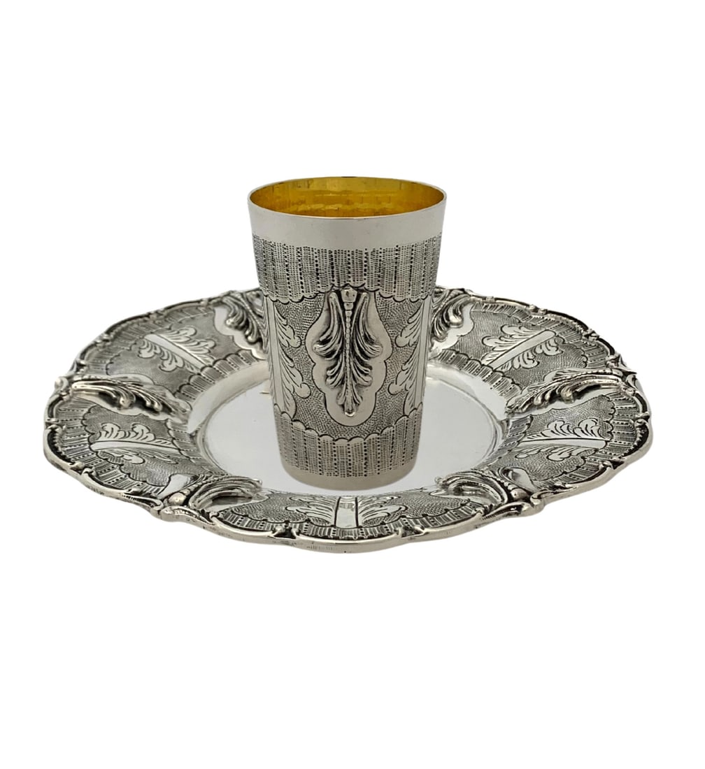 Handmade 925 Sterling Silver Leaf Applique Cup and Tray Set: Handmade 925 Sterling Silver Leaf Applique Cup and Tray Set This exquisite set features a fine 925 sterling silver cup and tray, showcasing intricate handmade leaf applique designs. The combination of