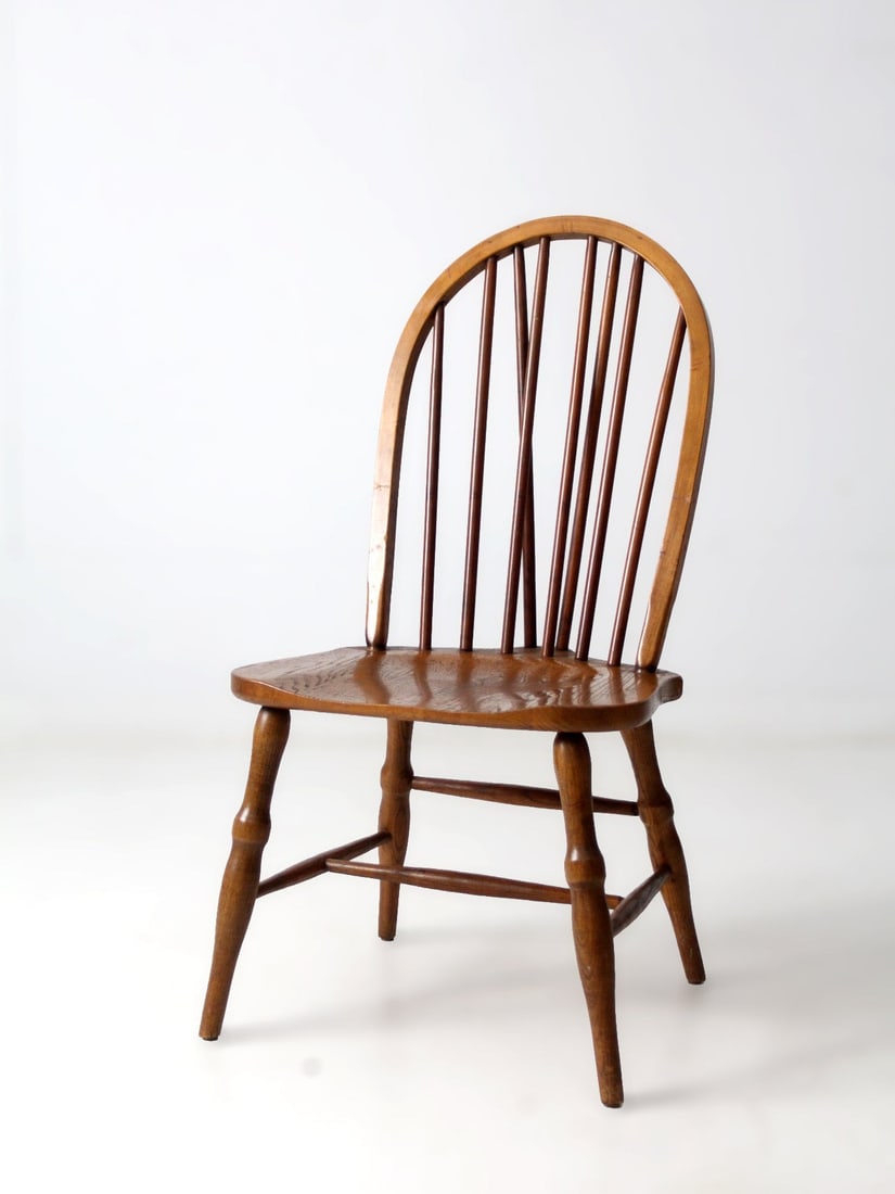 Colonial Revival Style Windsor Chair With Brace Back And Bow Design: Colonial Revival Style Windsor Chair With Brace Back And Bow Design This vintage brace-back Windsor chair embodies the timeless charm of the Colonial Revival movement, featuring a continuous bow back,