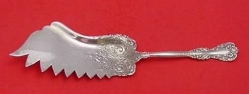 International Revere Sterling Silver 9-Tine Macaroni Server 9.5 Inch: International Revere Sterling Silver 9-Tine Macaroni Server 9.5 Inch This exquisite Revere macaroni server is crafted from high-quality sterling silver (.925) and features a classic 9-tine design, mea