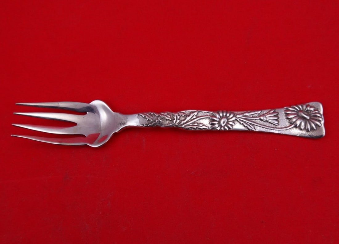 Tiffany Co Vine Sterling Silver Fish Fork 6 1/2 Daisy Monogrammed: Tiffany Co Vine Sterling Silver Fish Fork 6 1/2 Daisy Monogrammed Sterling silver fish fork in the Vine pattern by Tiffany & Co., featuring wavy tines and a daisy motif on the handle. It is monogramme