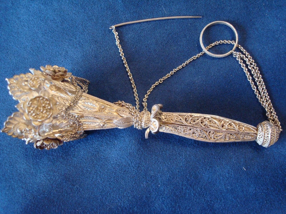Victorian Silverplate Handmade Filigree Tripod Tussie Mussie Holder: Victorian Silverplate Handmade Filigree Tripod Tussie Mussie Holder This exquisite Silver Handmade Filigree Tripod Tussie Mussie Posey Holder is a stunning example of Victorian craftsmanship. Dating f