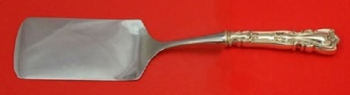 Wallace Lady Windsor Sterling Silver Lasagna Server 11": Wallace Lady Windsor Sterling Silver Lasagna Server 11" This exquisite lasagna server, crafted in the elegant Lady Windsor pattern by Wallace (formerly known as Victoria New), is a stunning addition t